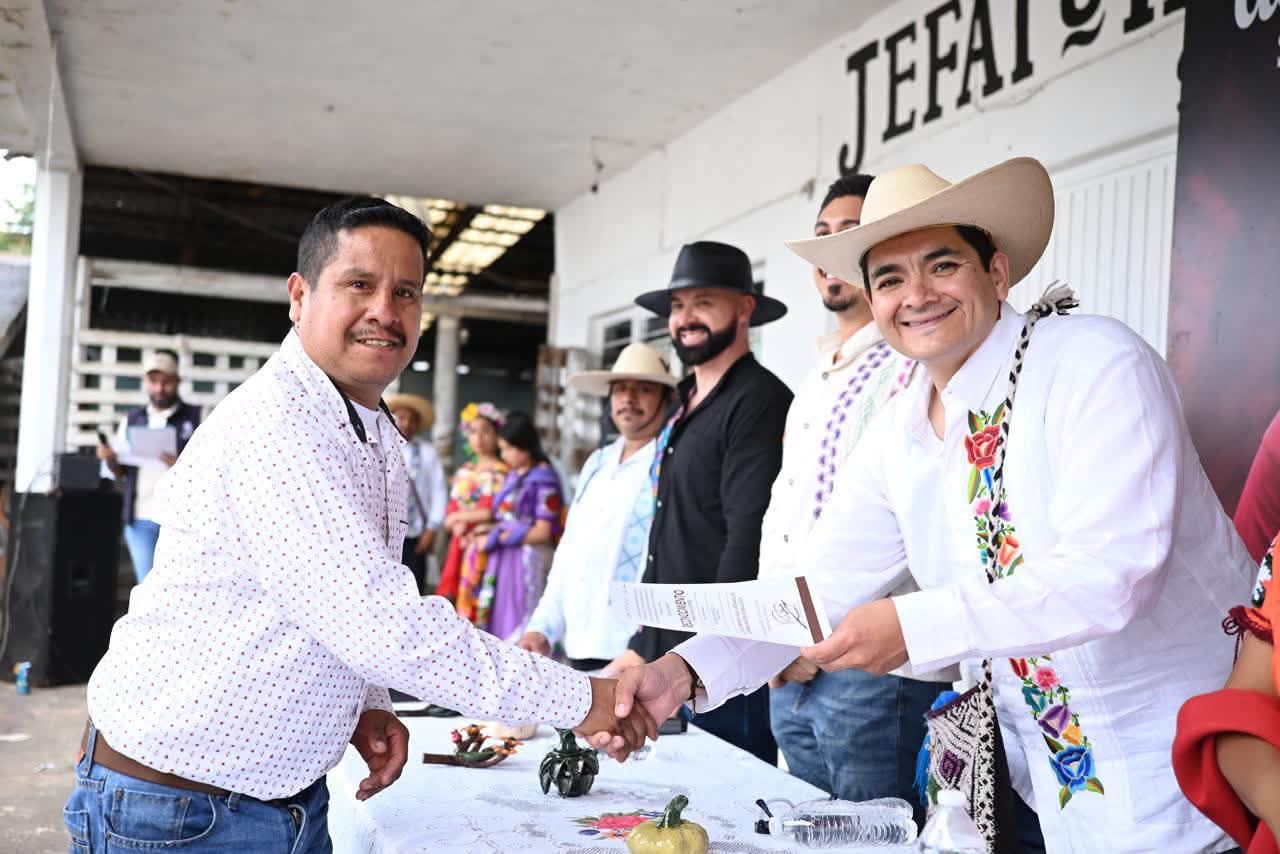 Preside Arturo Hernández, premiación del XXXIII Concurso Local Artesanal de Alfarería en San José de Gracia.