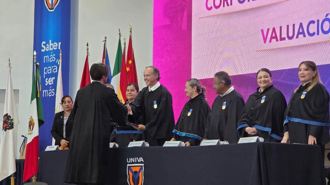 Celebran graduación de alumnos de licenciatura y maestría de la UNIVA Zamora