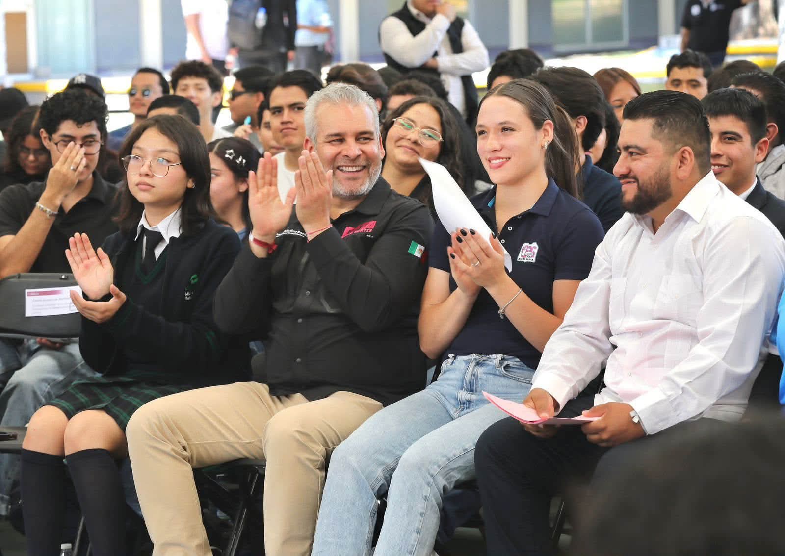 Ciclo escolar 2026-2027 llegará con internet gratuito para estudiantes, a través de D4TA: Bedolla