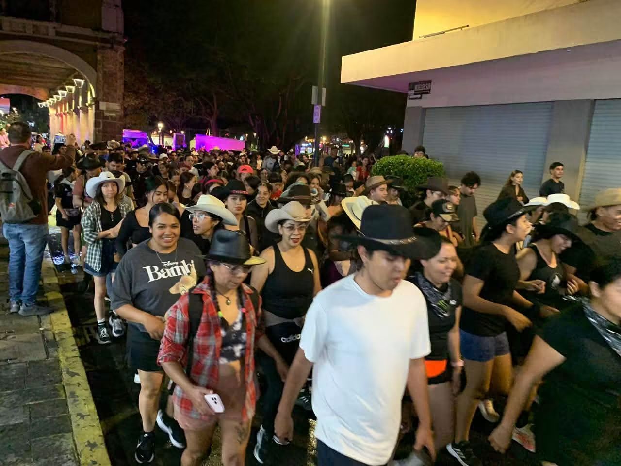 Zamoranos participan con éxito en la carrera recreativa nocturna “Vaque Run”