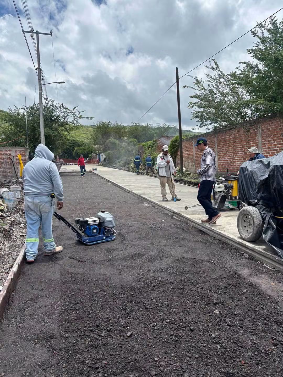 Pavimentación de la calle Francisco Villa en Atecucario registra 80 por ciento de avance