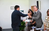 Carlos Soto apadrina generación de graduados de bachillerato del ITEM