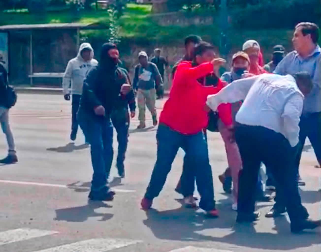 Gobierno de Michoacán condena agresión contra director de Gobernación durante manifestación de comuneros de Arantepacua