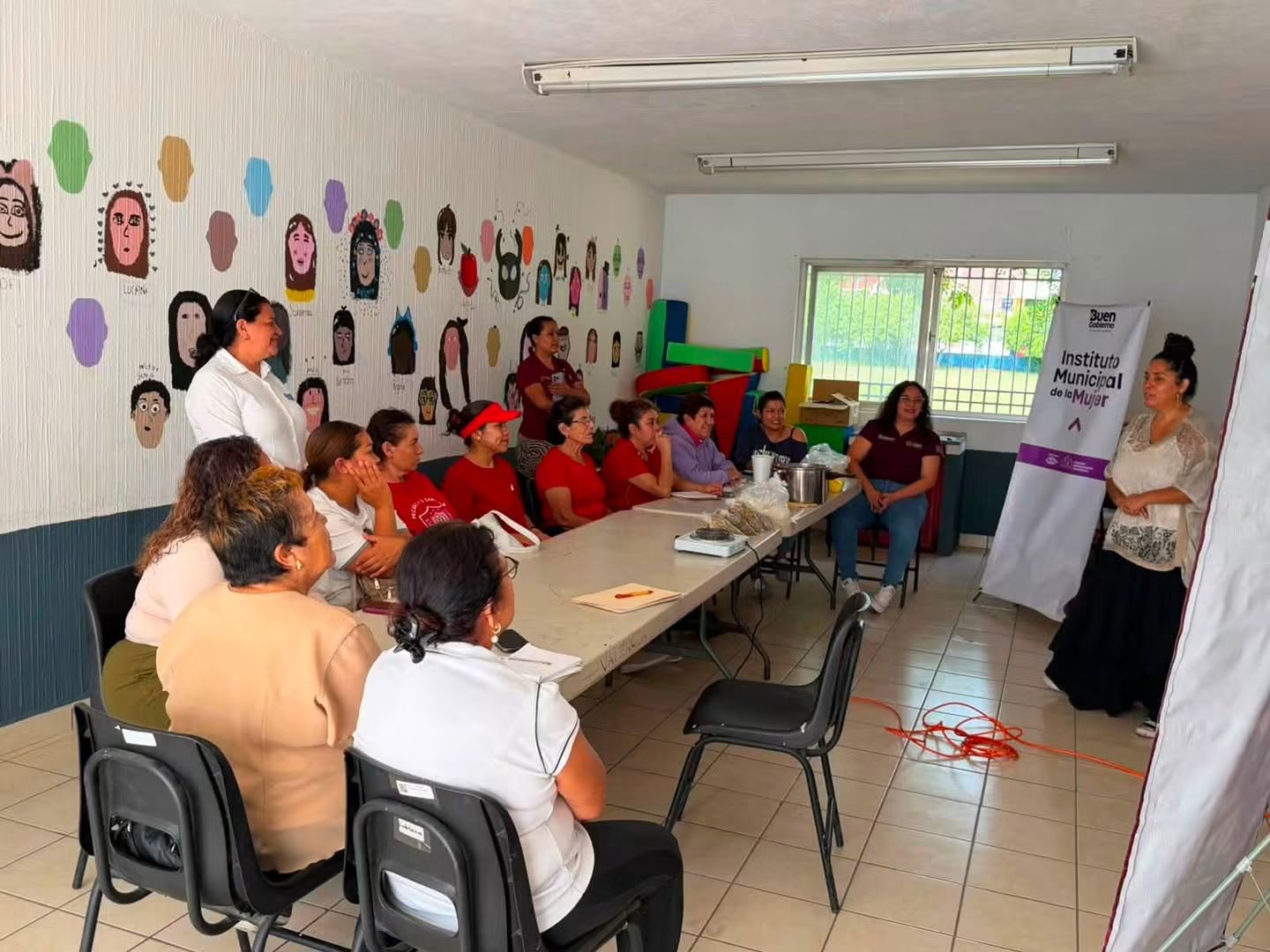 IMM promueve derechos de las mujeres y medicina tradicional en CEDECO Valencia