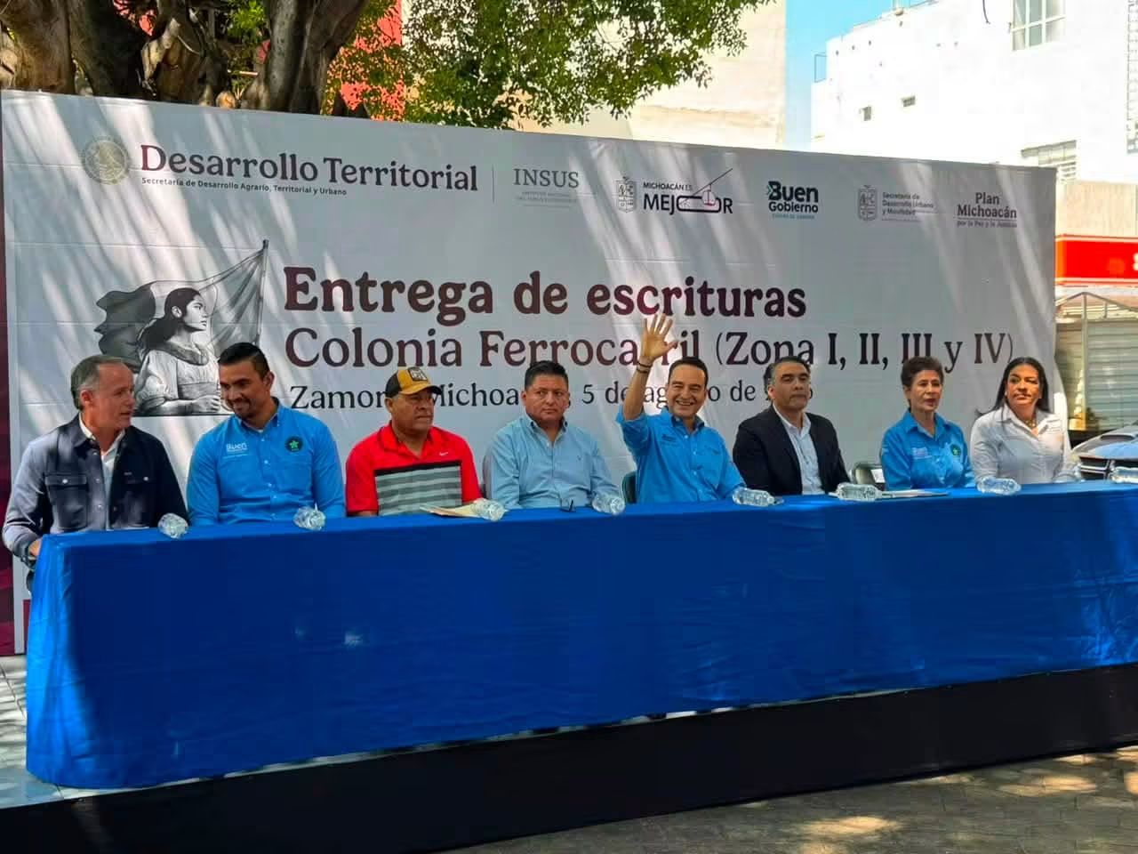 Más de 200 familias de colonia Ferrocarril recibieron sus escrituras