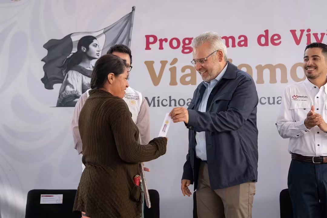 Más de 10 mil familias en Michoacán dan el primer paso para consolidar su derecho a la vivienda: Bedolla