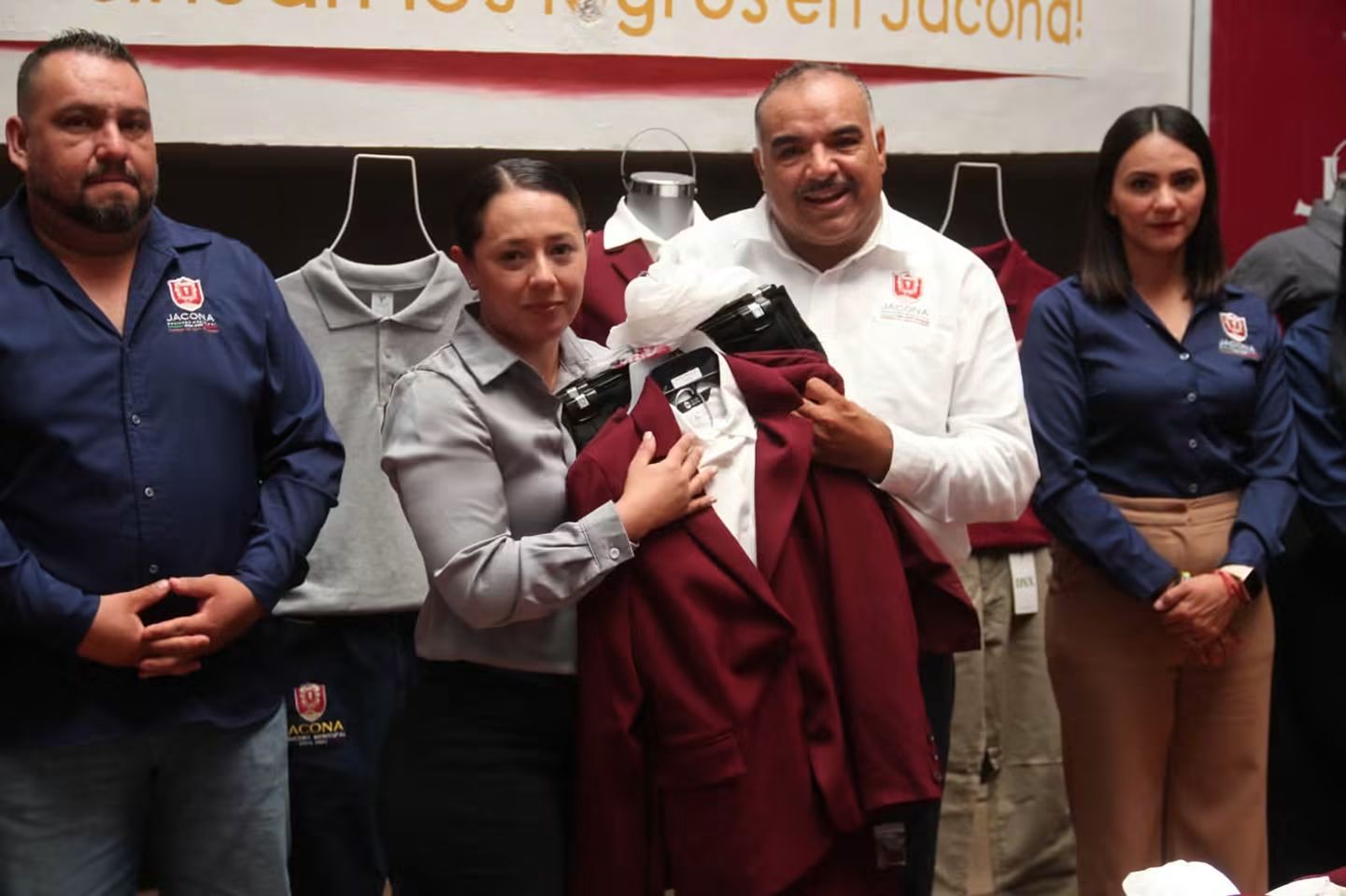 Isidoro Mosqueda entregó uniformes al personal sindicalizado y de confianza del ayuntamiento de Jacona