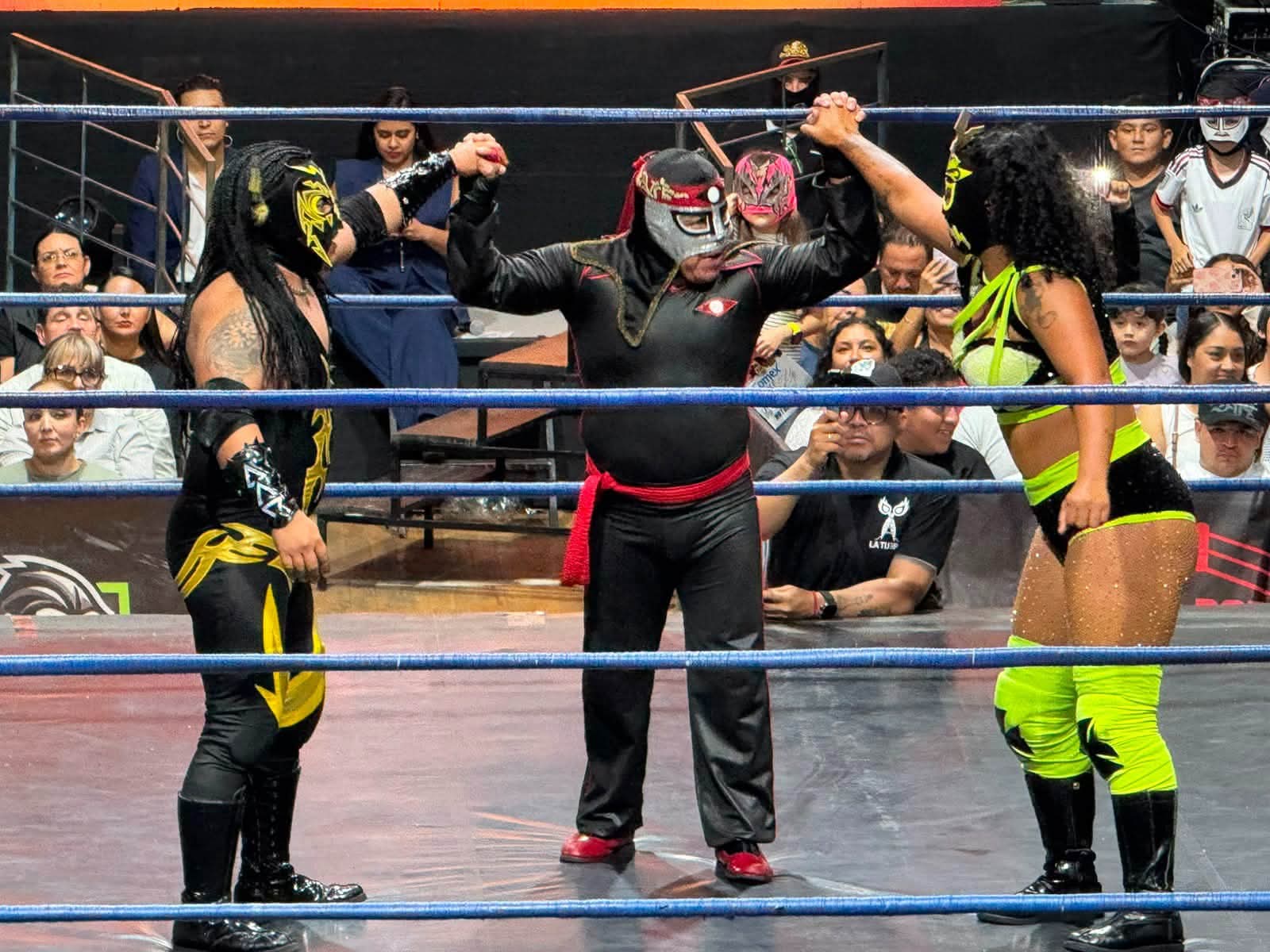 Familias y aficionados disfrutaron gran función de lucha libre en Zamora