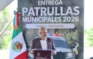 Con entrega de patrullas a 10 municipios, fortalece Bedolla estrategia de seguridad
