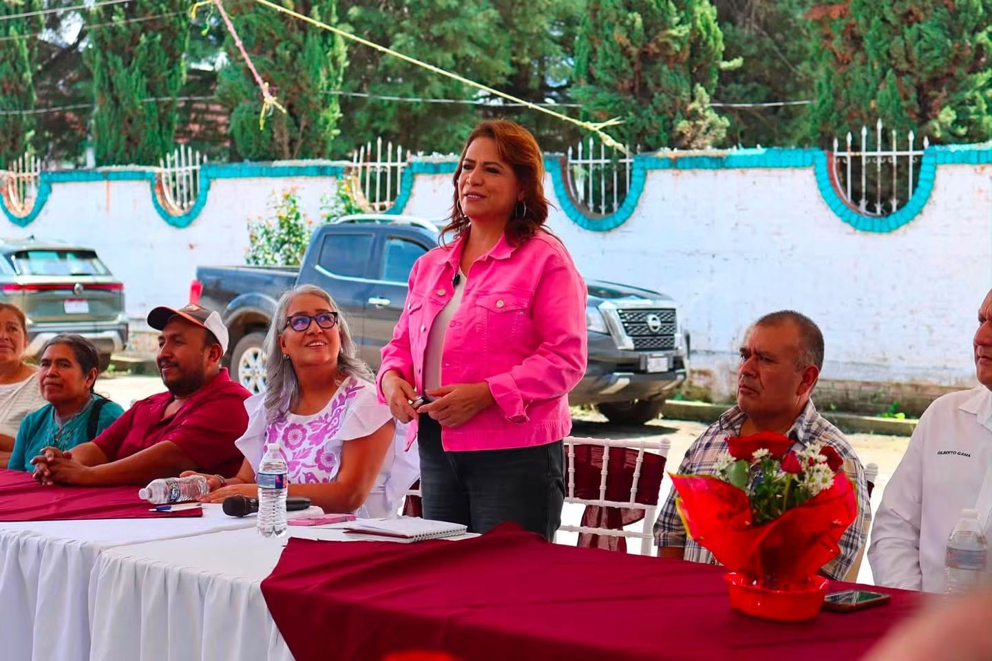 Productores de Nochebuena y Fabiola Alanís unen esfuerzos para fortalecer esta cadena productiva en Michoacán