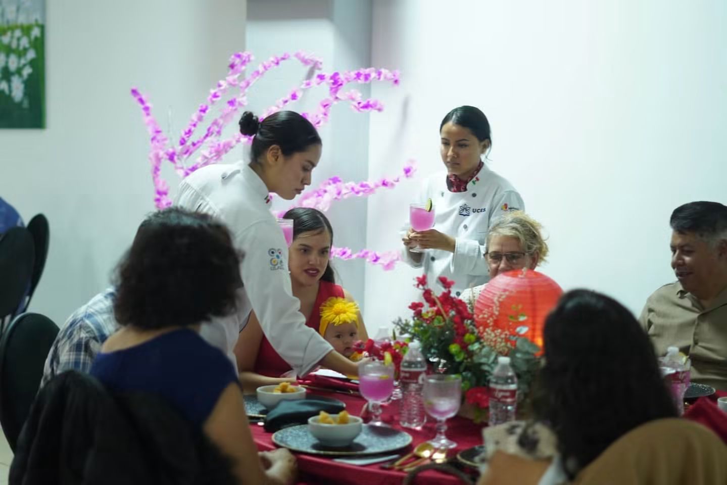 Estudiantes de Gastronomía de Universidad Capital presentan muestra de cocina china como proyecto final