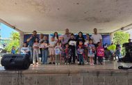 Con útiles y mochilas gratuitos, Vanhe Caratachea ayuda a 2 mil 500 estudiantes