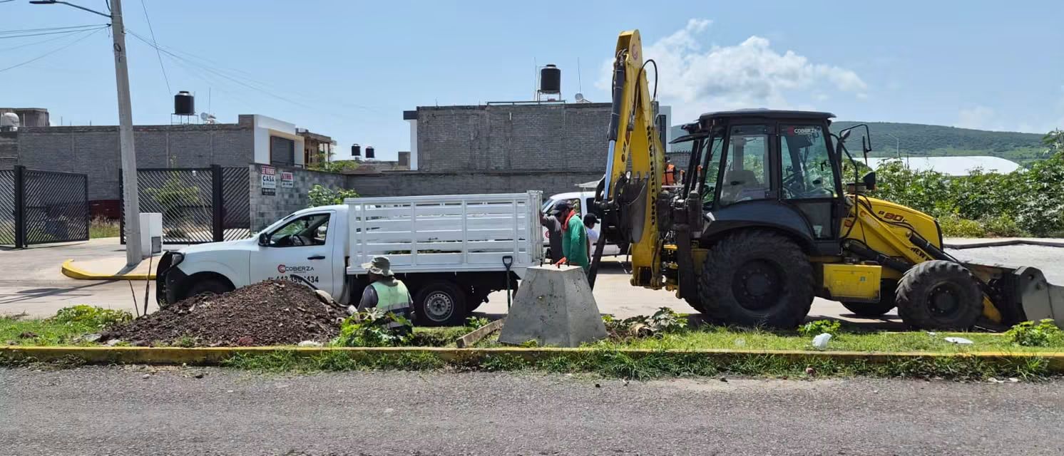 Rehabilitan alumbrado público en avenida San José para reforzar la seguridad de los zamoranos