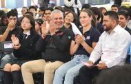 Con D4TA, docentes de prepa y universidad serán los primeros del país en recibir plan de internet gratuito: Bedolla