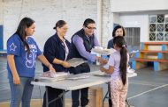 Sistema DIF Tangancícuaro apoya a niños con paquetes básicos de útiles escolares.