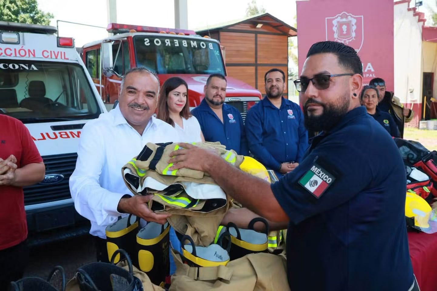ENTREGA ISIDORO MOSQUEDA EQUIPO Y HERRAMIENTAS A PROTECCIÓN CIVIL Y BOMBEROS DE JACONA