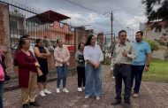 Adriana Campos Huirache apoya a las familias de Jacona para cristalizar una techumbre en la colonia Montebello
