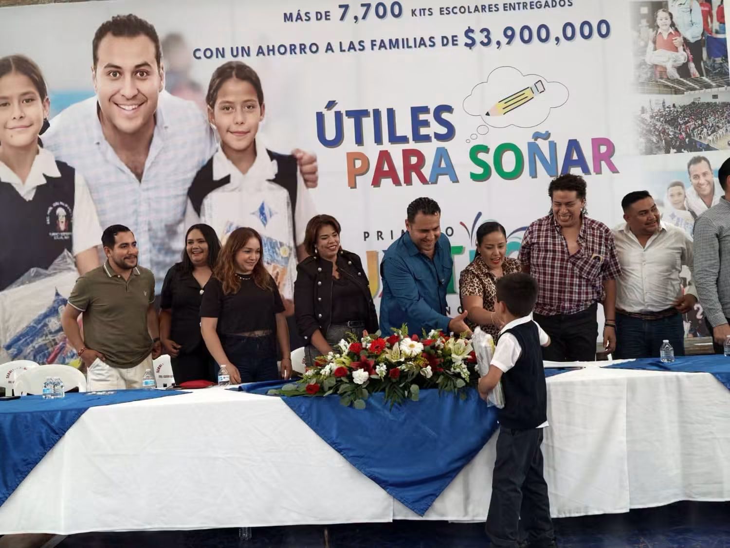 Distribuyen paquetes de útiles escolares en Ixtlán para estudiantes de escuelas públicas y privadas