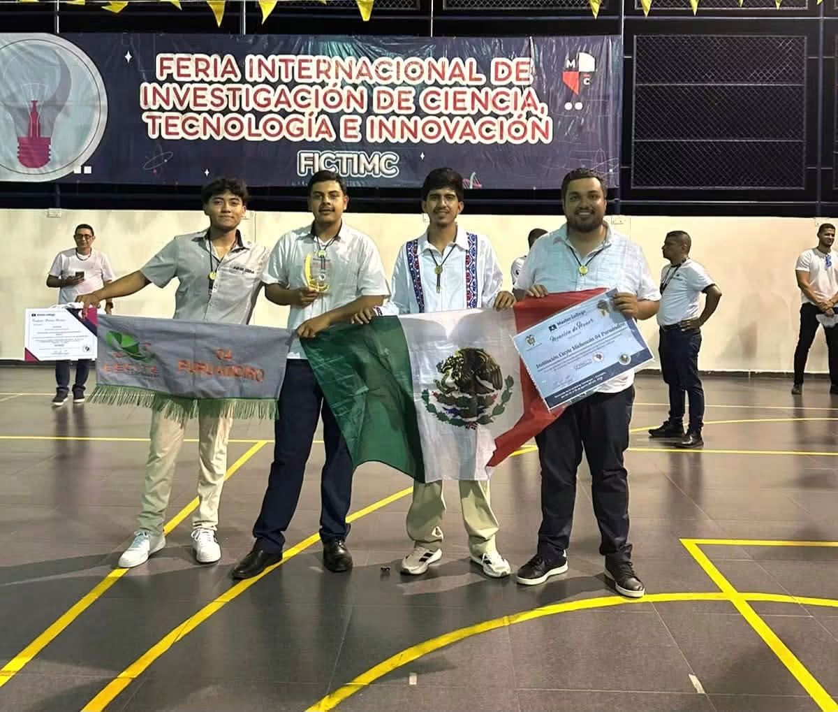 Estudiantes del Cecytem ganan primer lugar en feria internacional de ciencia en Colombia