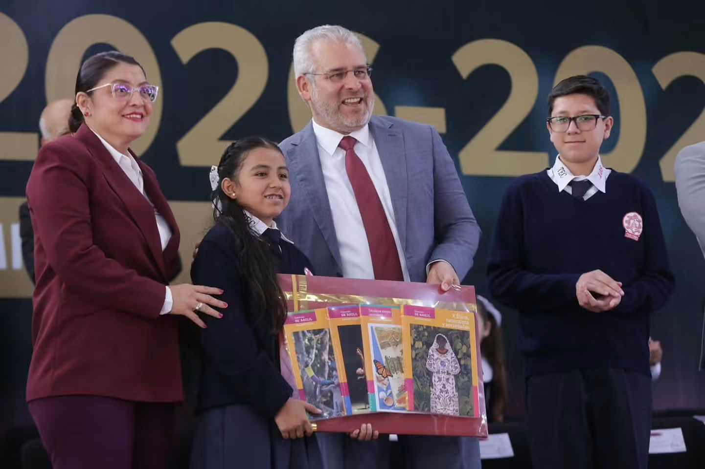 Bedolla consolida la estabilidad educativa en Michoacán al arrancar el ciclo 2026-2027