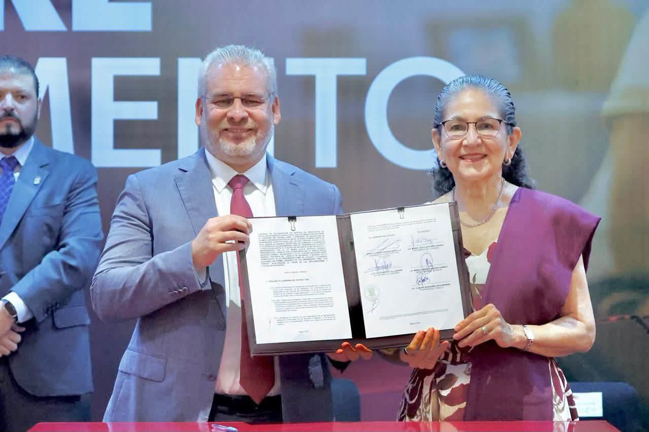 Firman Bedolla y notarios convenio para iniciar el Mes del Testamento con costo preferencial