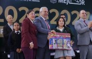 Michoacán garantiza becas universales desde educación básica hasta licenciatura: Bedolla