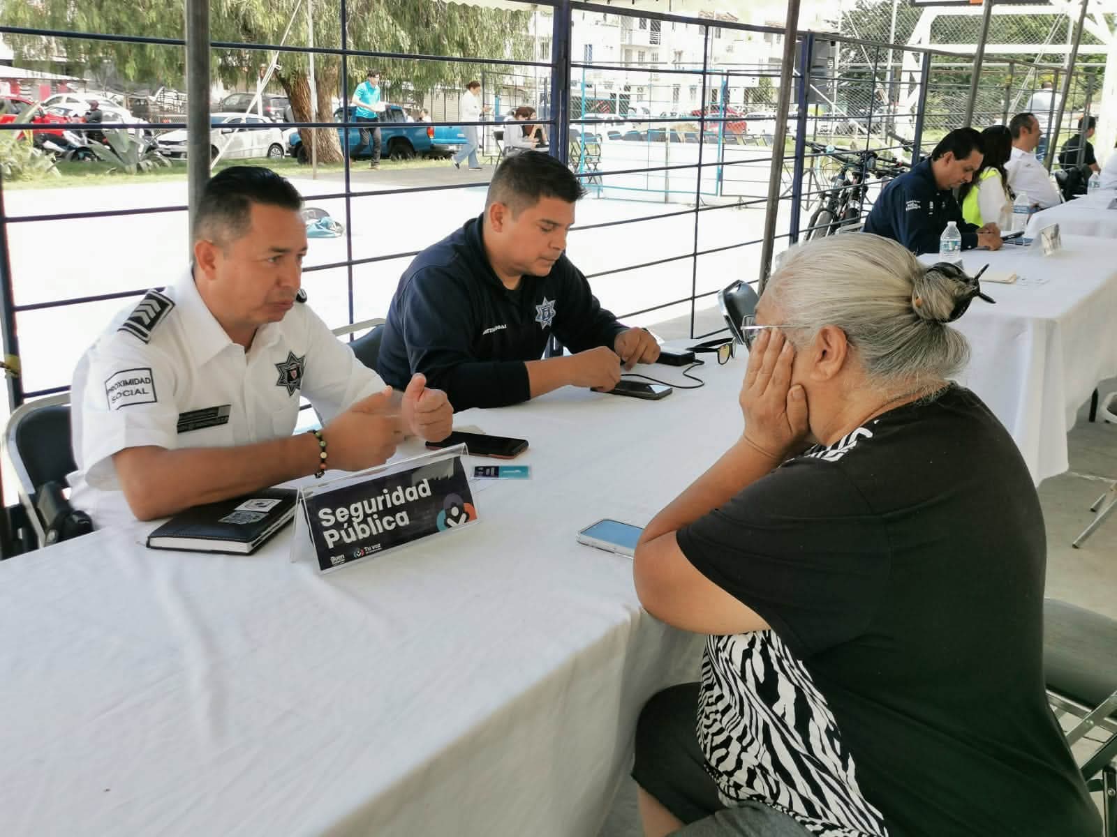 Llevan “Tu Voz, Mi Compromiso” al fraccionamiento Acanto 1
