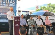 Para reforzar la seguridad, entrega Bedolla nuevas patrullas a la Policía de Zamora