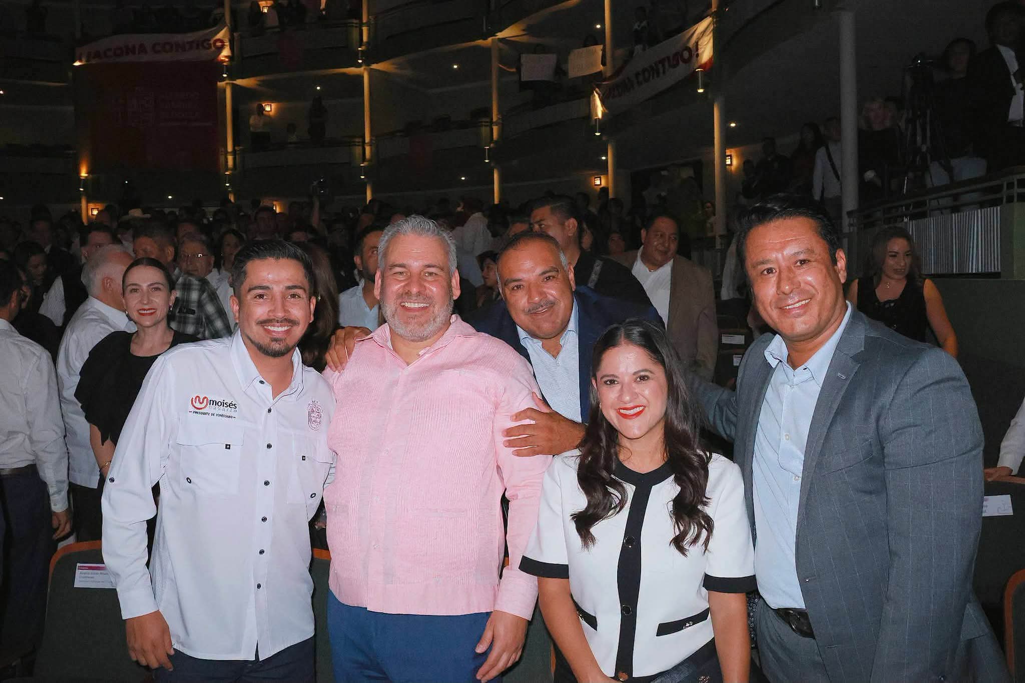 Isidoro Mosqueda acude al Quinto Informe del Gobernador de Michoacán