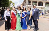 Arturo Hernández encabeza desfile conmemorativo por el 216 aniversario de la Independencia de México.