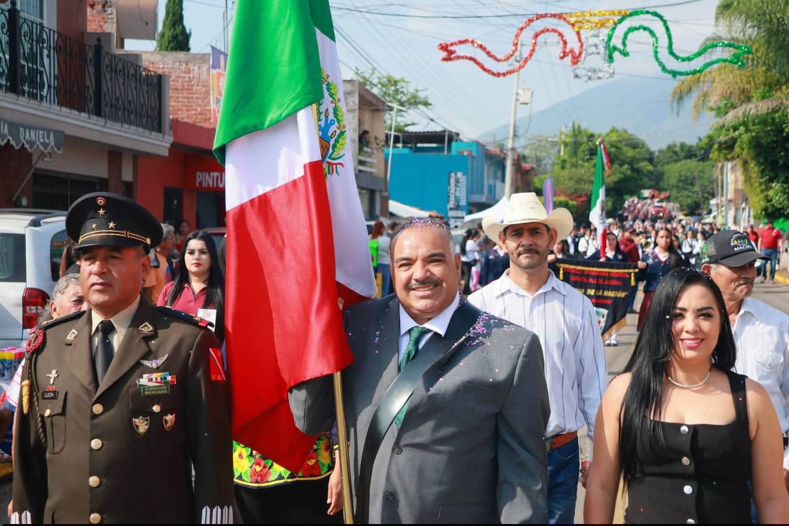 Desfile del 16 de septiembre en Jacona fue ovacionado