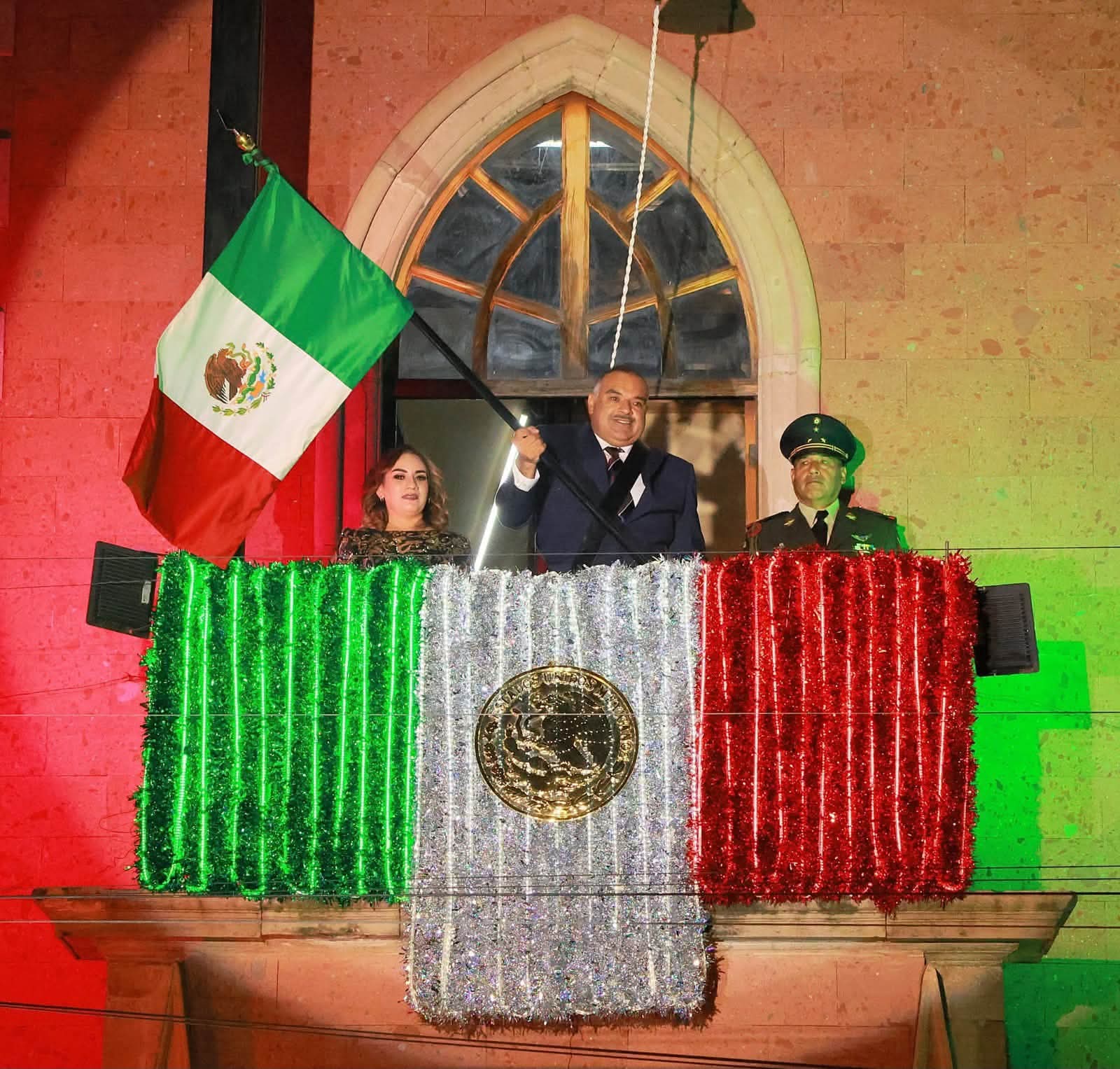 Isidoro Mosqueda da el Grito de Independencia