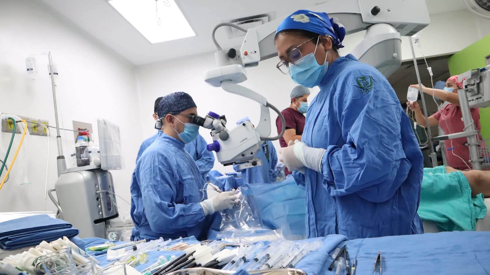 Devuelve IMSS Michoacán vista a 117 personas adultas mayores con jornadas de cirugía de cataratas