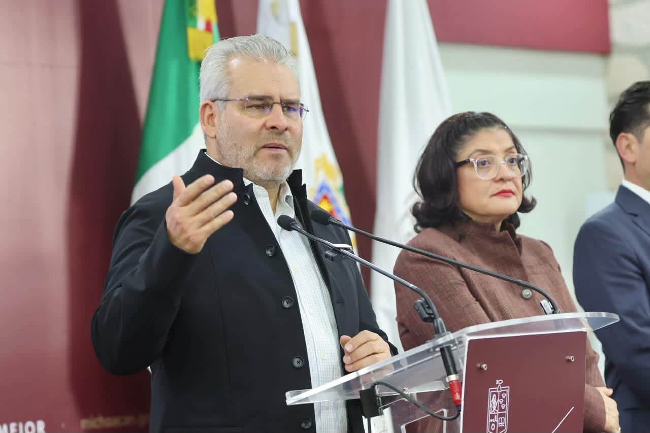 Regulará Michoacán el uso de celulares y dispositivos digitales en las escuelas: Bedolla