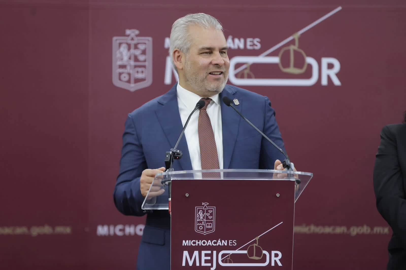 ¡Avanza la educación en Michoacán! Suben cifras de alfabetización y escolaridad: Bedolla