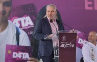 Entrega Bedolla chips D4TA datos gratis a estudiantes del Cecytem en Morelia