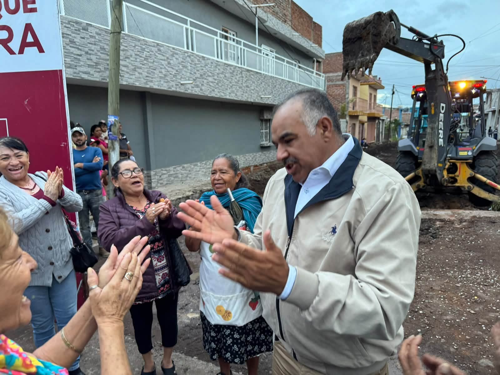 Ponen en marcha pavimentación de la calle Francisco Zarco en la colonia Benito Juárez de Jacona