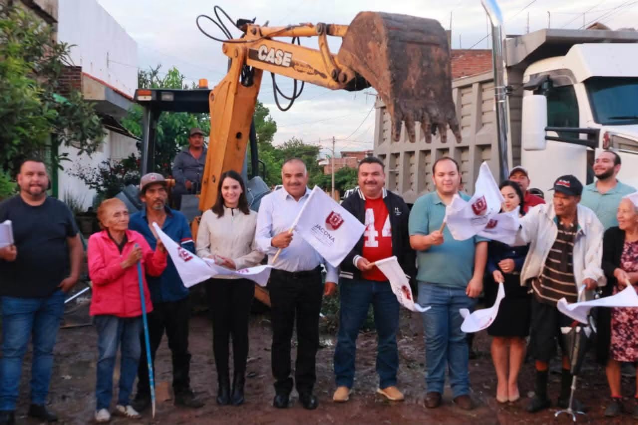 Isidoro Mosqueda realizó el arranque de la mejora de la calle Guatemala en colonia Bicentenario de la Independencia