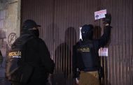 Fiscalía asegura artefacto explosivo y dos vehículos durante cateo en Tingüindín