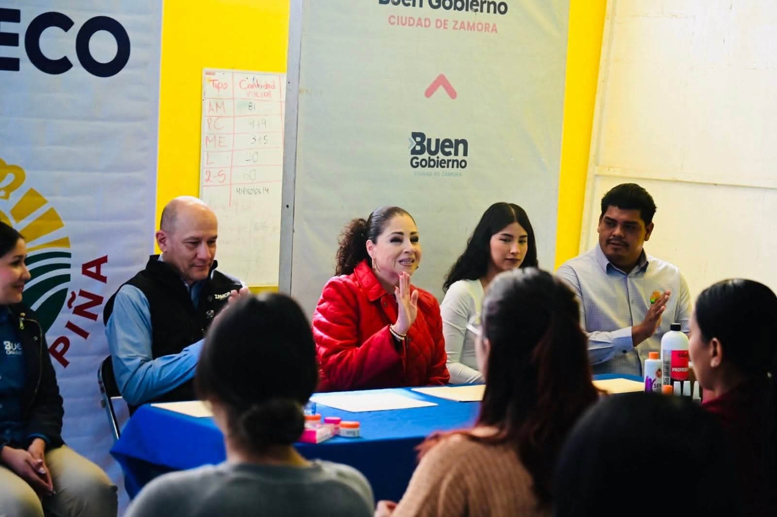 Fortalece DIF Zamora capacitación y recreación en el CEDECO La Libertad