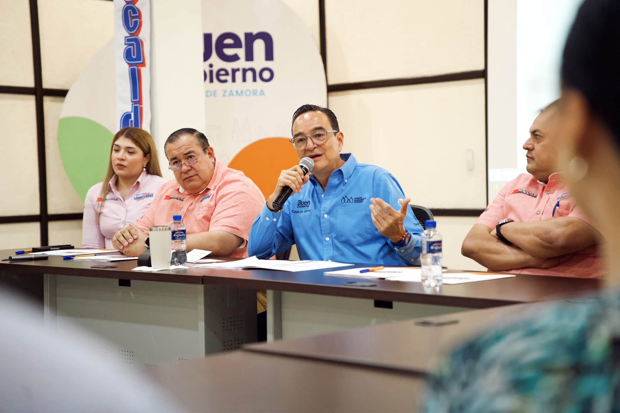 Carlos Soto firma convenio con Pinturas Ducald para mejorar 18 planteles educativos