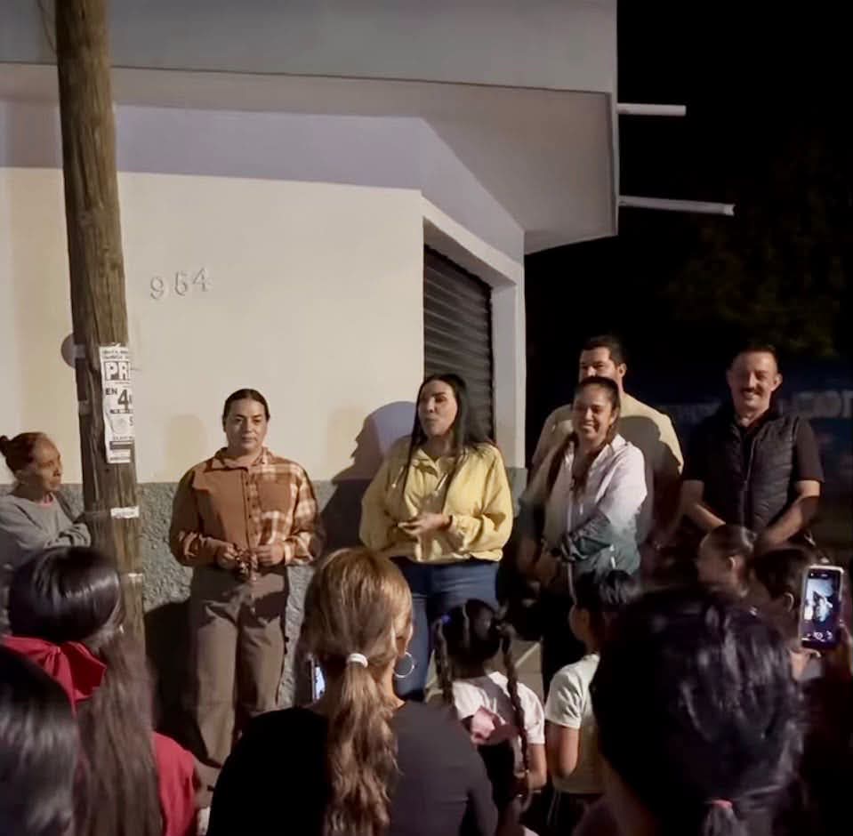 Adriana Campos Huirache reconoce talento y tradición del grupo de danza Cristo Rey en Jacona