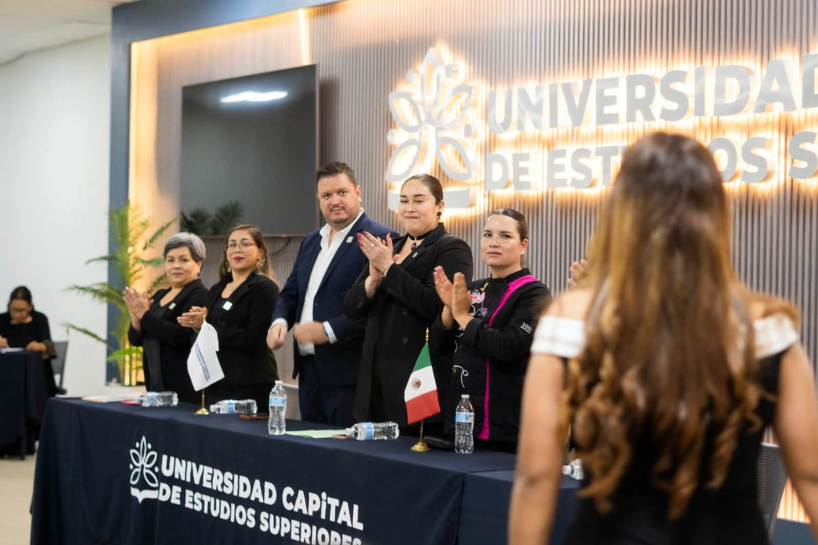 Universidad Capital reconoce a egresados de sus diplomados de especialización
