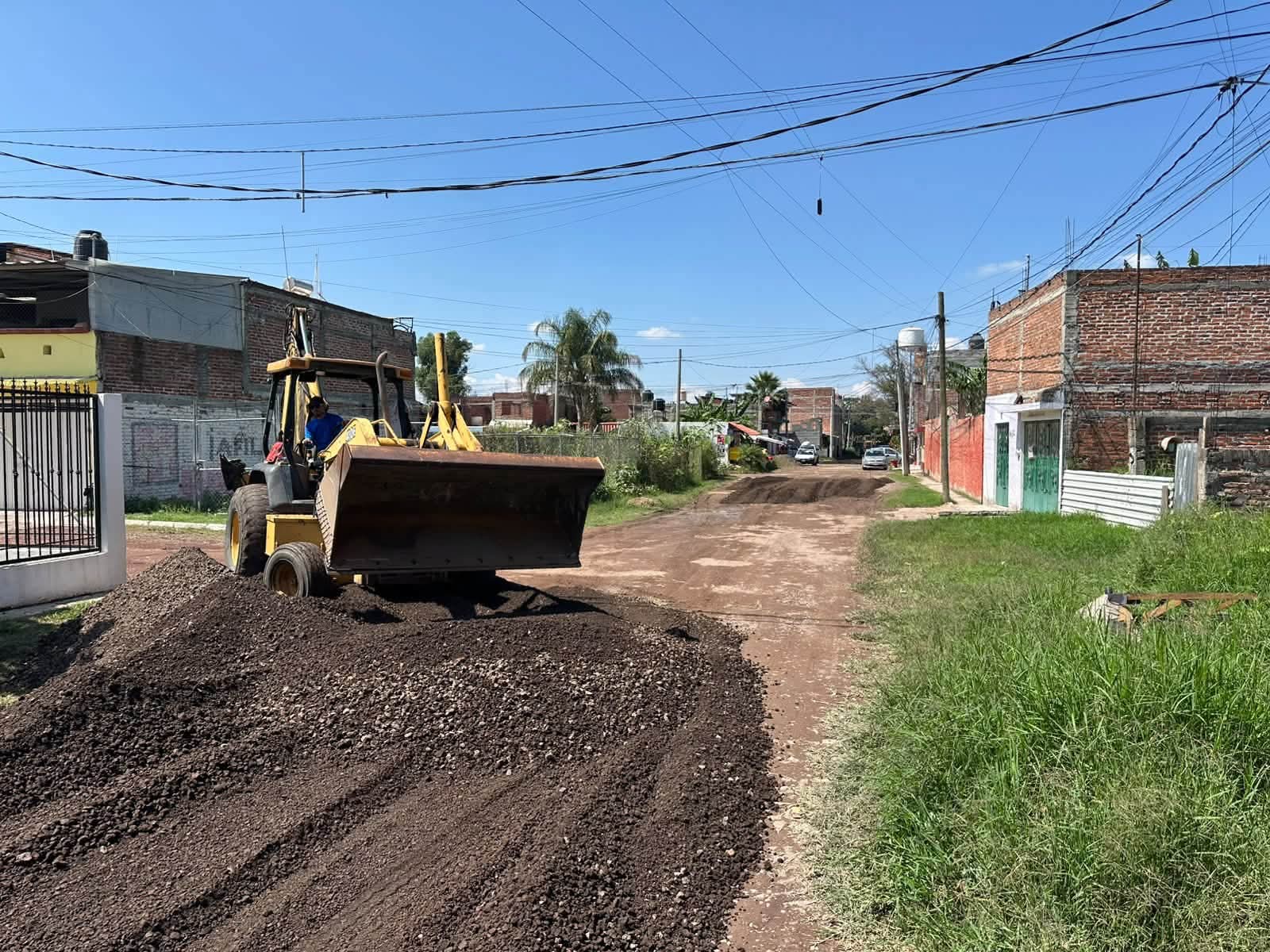 Gobierno de Zamora prepara la calle Jazmín para su pavimentación integral