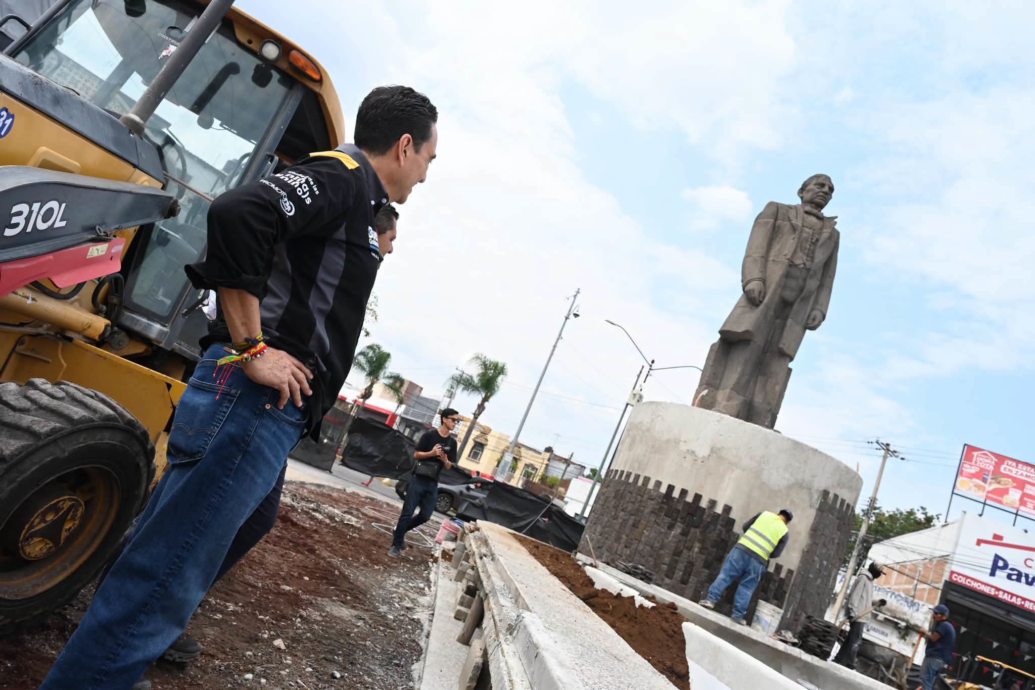 Carlos Soto supervisa rehabilitación del Monumento a Juárez; registra 75 por ciento de avance