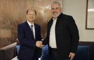 Interesa a automotriz Geely cooperación con el puerto de LC; Bedolla abre puertas para la inversión