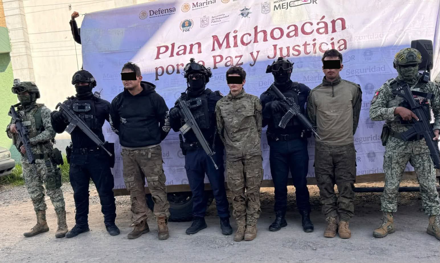 SSP y Defensa detienen a tres hombres presuntamente vinculados con célula delictiva en Jiquilpan