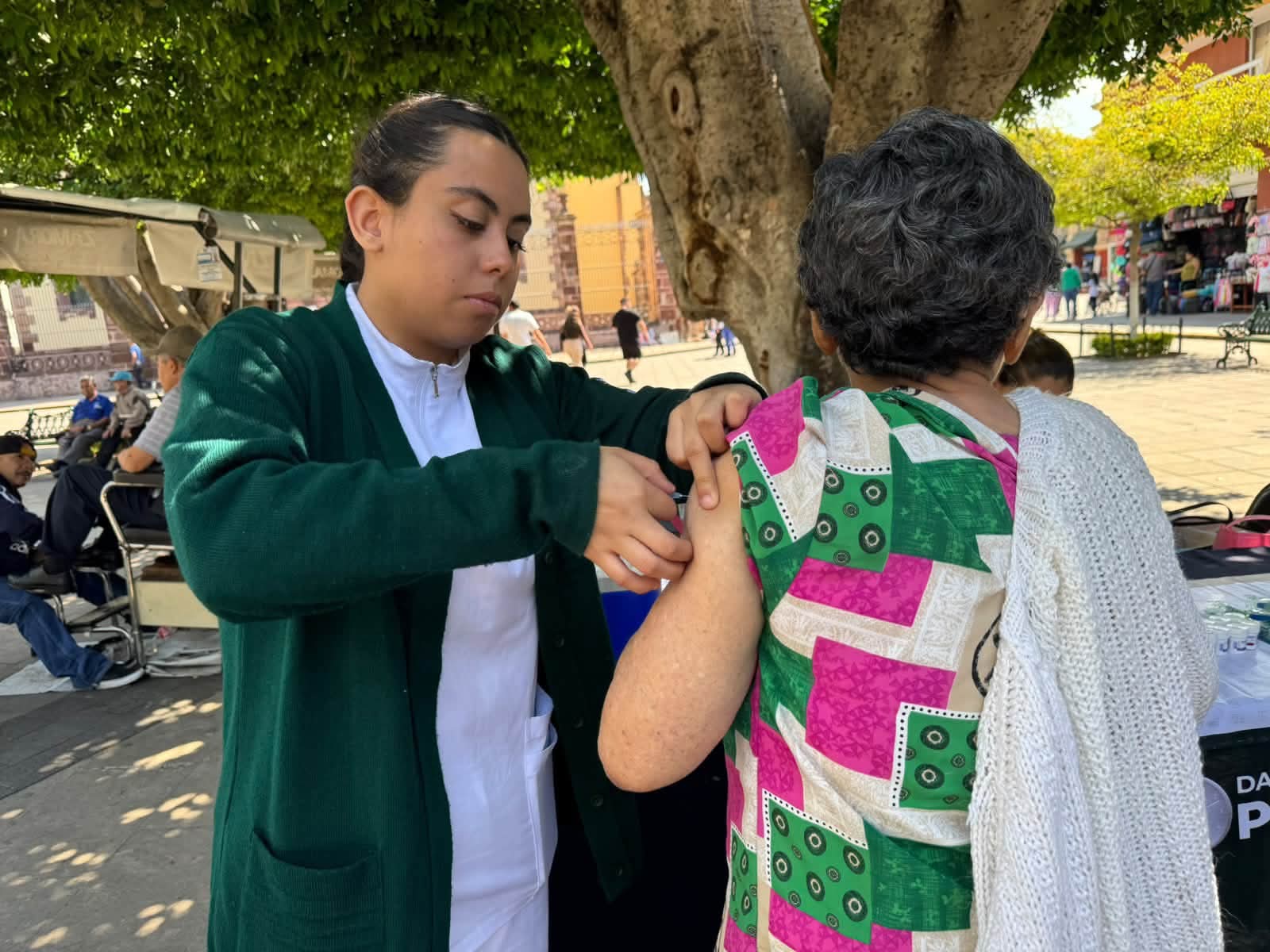 Instalan módulo de vacunación semifijo en la plaza principal