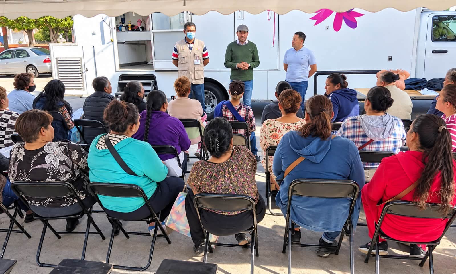 Carlos Soto invita a mujeres a realizarse mastografías gratuitas en Zamora