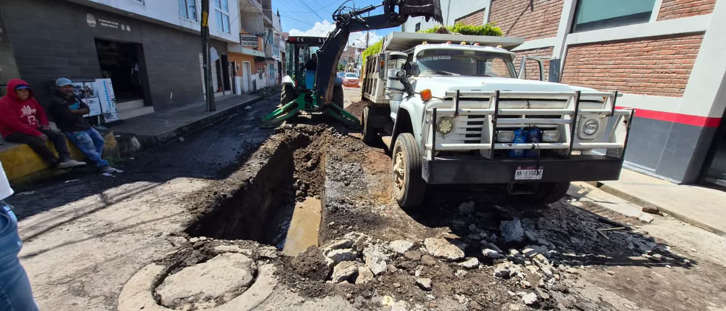 Avanza rehabilitación del drenaje sanitario en la colonia Ejidal Sur; beneficiará a 2 mil habitantes